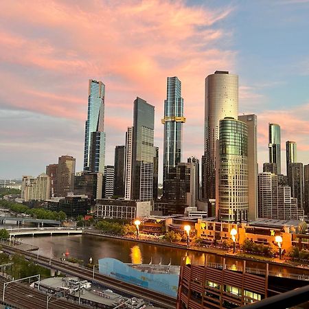 Aura2107, 2 Bedroom Apartment With Balcony, Stunning Yarra River And City Views Melbourne Luaran gambar