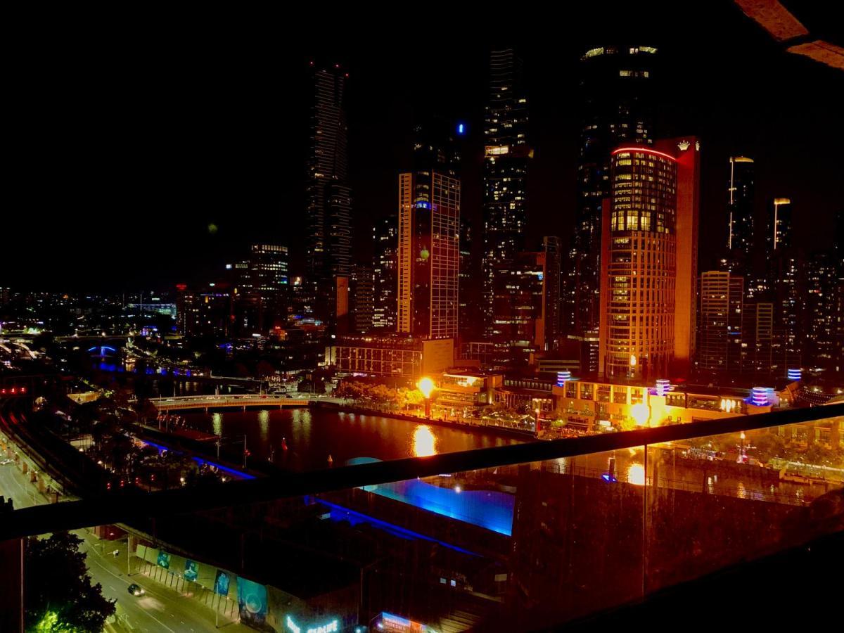 Aura2107, 2 Bedroom Apartment With Balcony, Stunning Yarra River And City Views Melbourne Luaran gambar