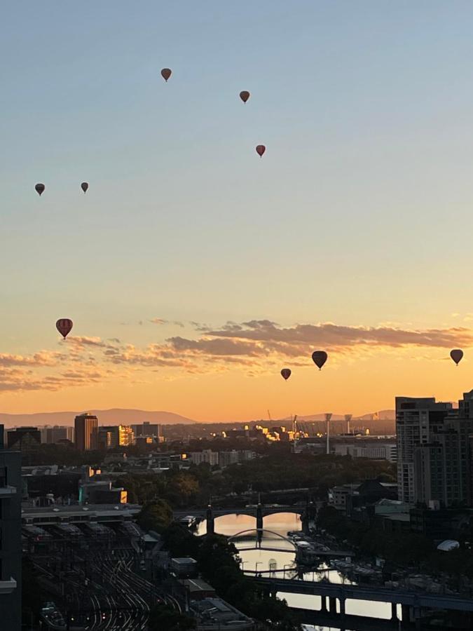 Aura2107, 2 Bedroom Apartment With Balcony, Stunning Yarra River And City Views Melbourne Luaran gambar