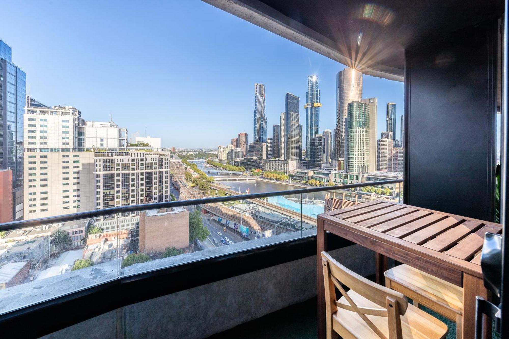 Aura2107, 2 Bedroom Apartment With Balcony, Stunning Yarra River And City Views Melbourne Luaran gambar